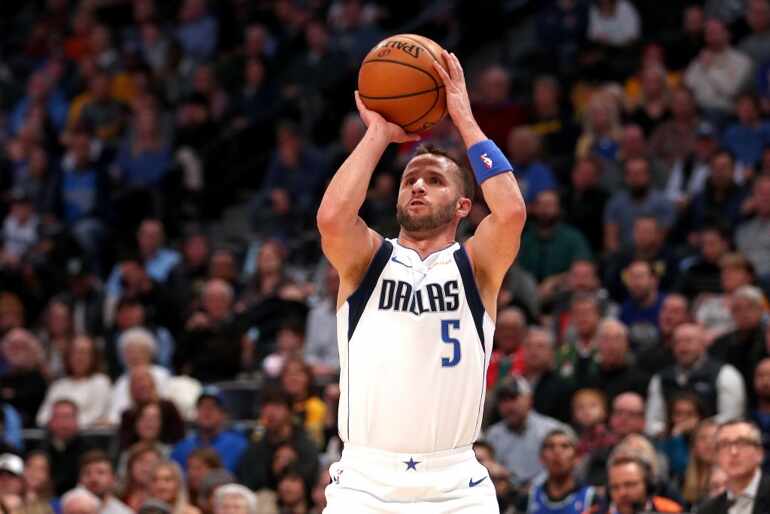 Los Dallas Mavericks renuevan a J.J. Barea por un año