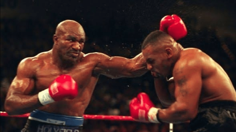 Holyfield Reta a Mike Tyson a un enfrentamiento de boxeo pidiéndole que Firme el Contrato